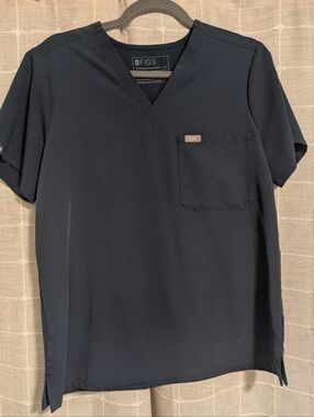 Figs Catarina One Pocket Top